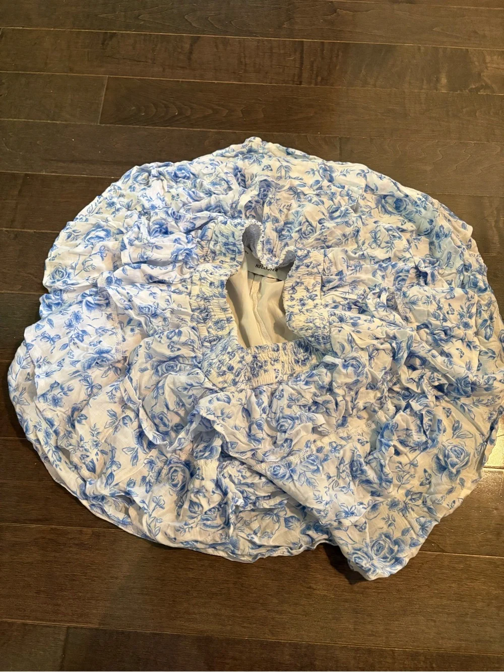 Hollister mini floral tiered skirt / skort with pockets, size S and EUC